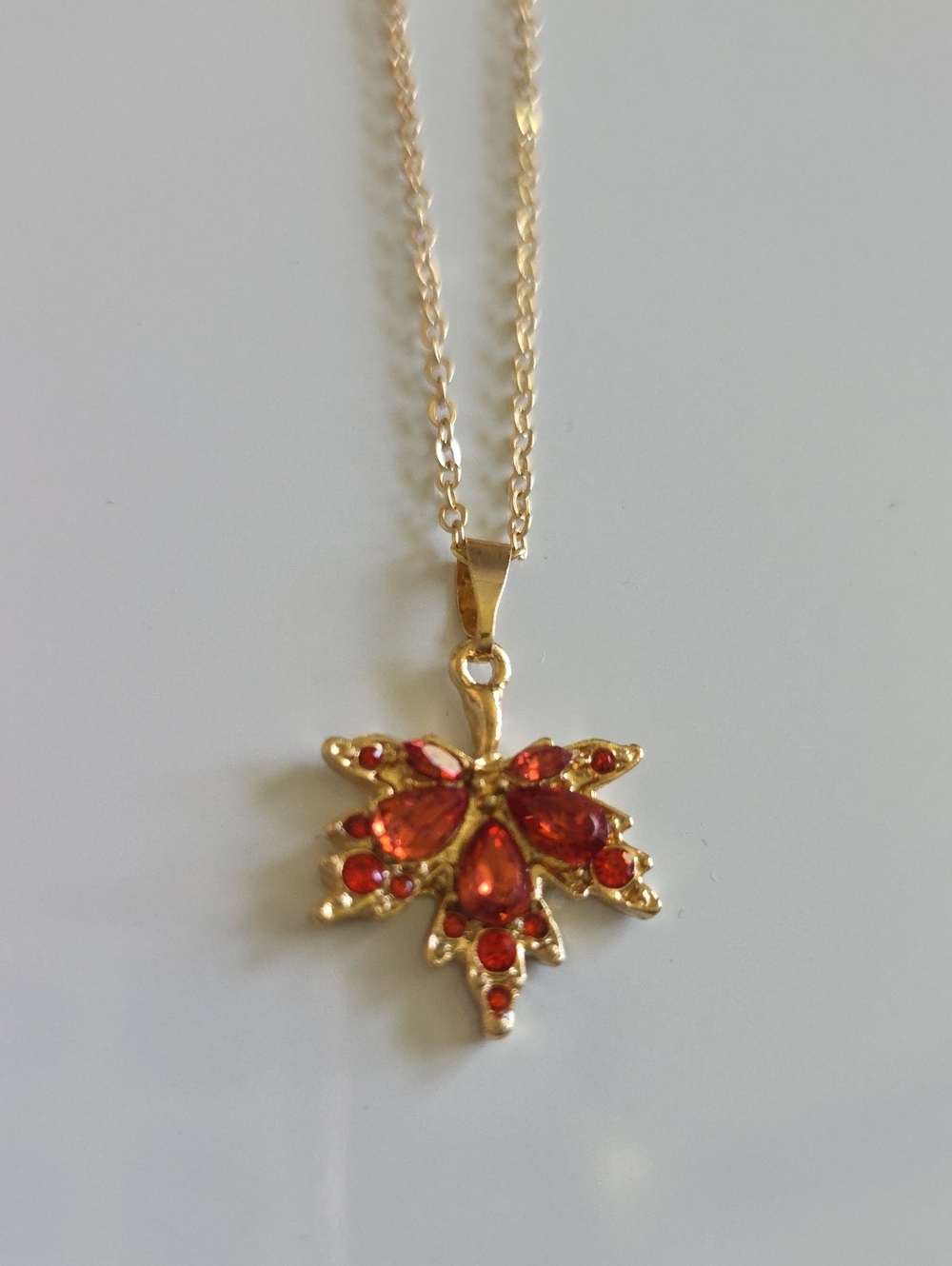 Autumn Red Maple Leaf Pendant Necklace – Gold Tone